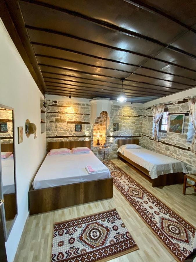 Restaurant & Guest House Semani Berat Kültér fotó