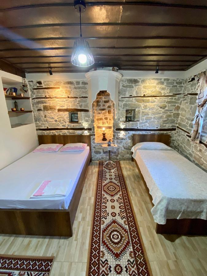 Restaurant & Guest House Semani Berat Kültér fotó