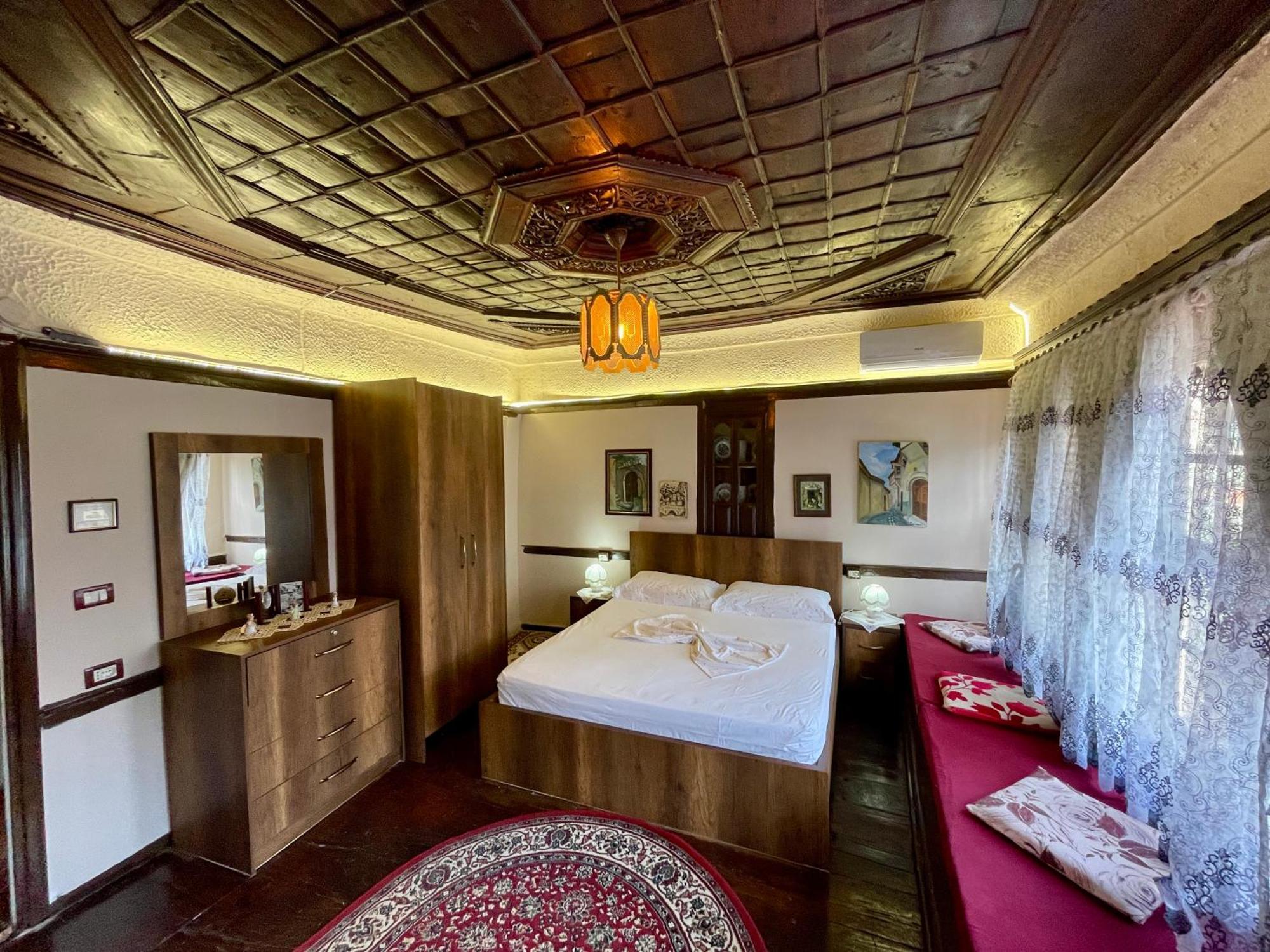Restaurant & Guest House Semani Berat Kültér fotó