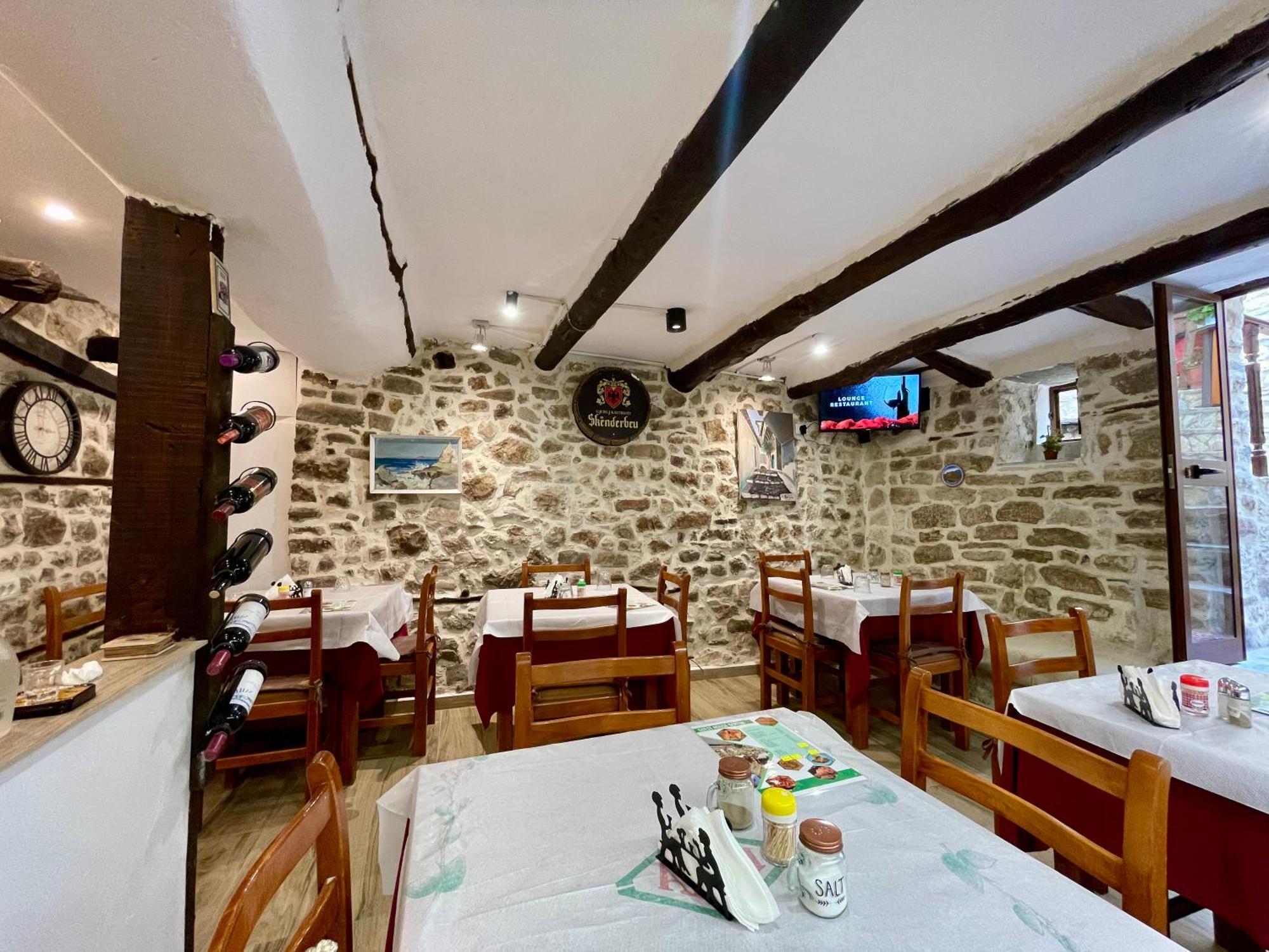 Restaurant & Guest House Semani Berat Kültér fotó