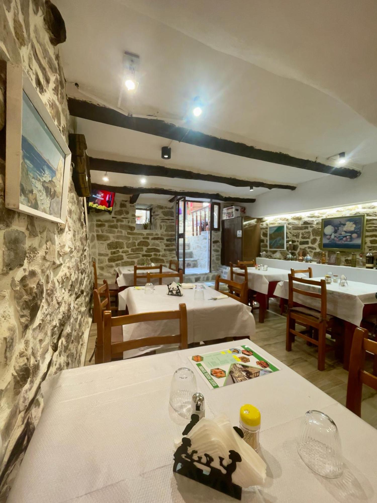 Restaurant & Guest House Semani Berat Kültér fotó