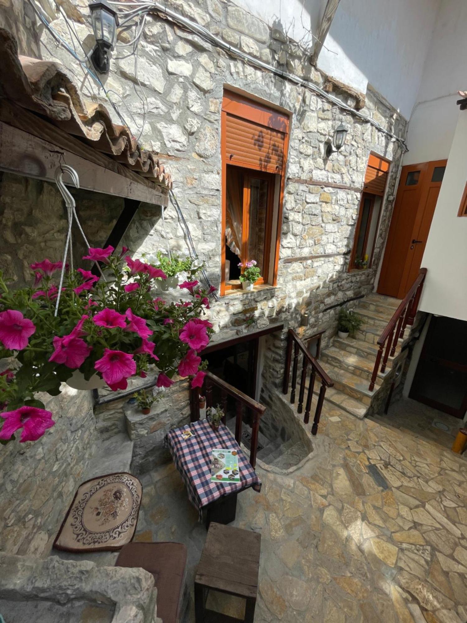 Restaurant & Guest House Semani Berat Kültér fotó