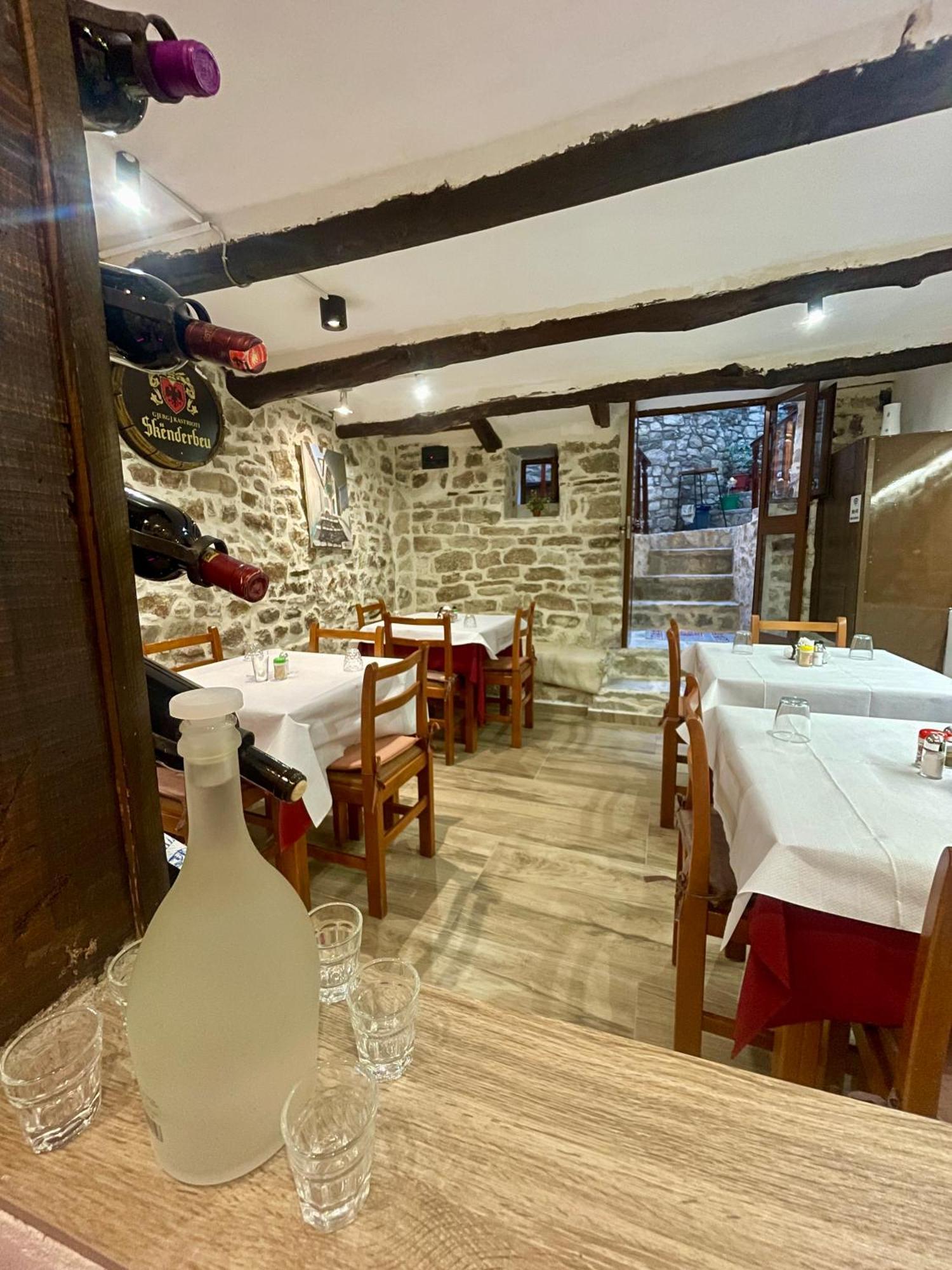 Restaurant & Guest House Semani Berat Kültér fotó