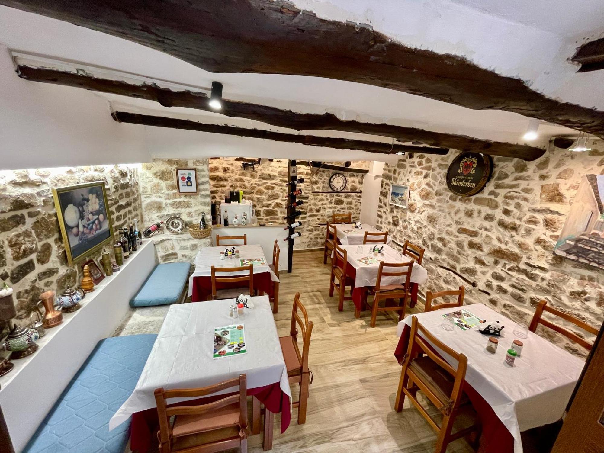 Restaurant & Guest House Semani Berat Kültér fotó