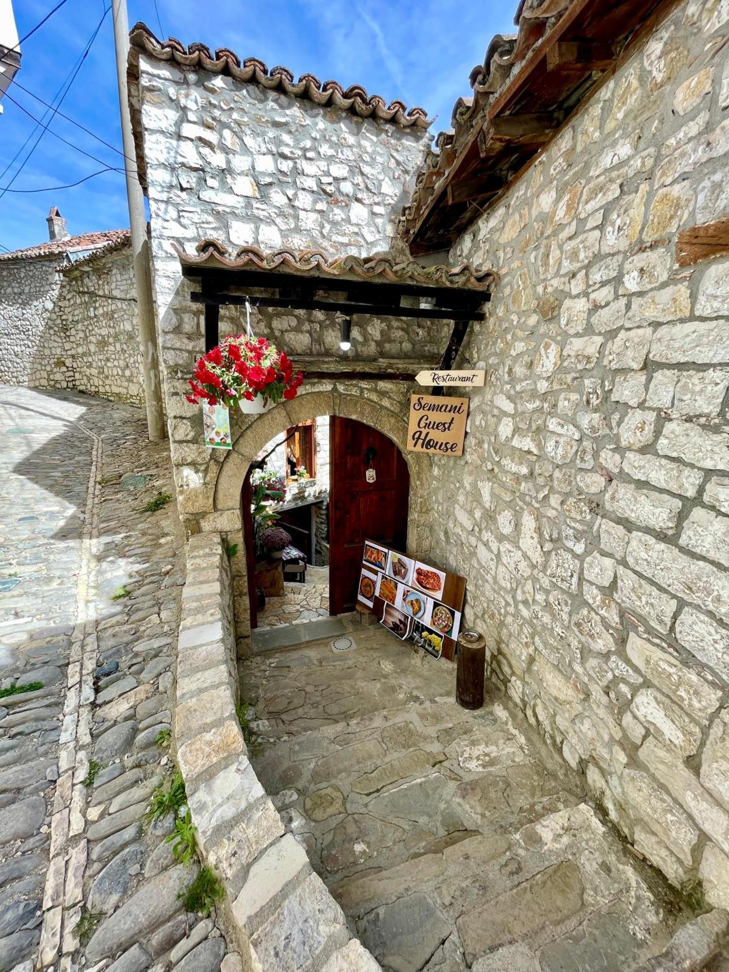 Restaurant & Guest House Semani Berat Kültér fotó