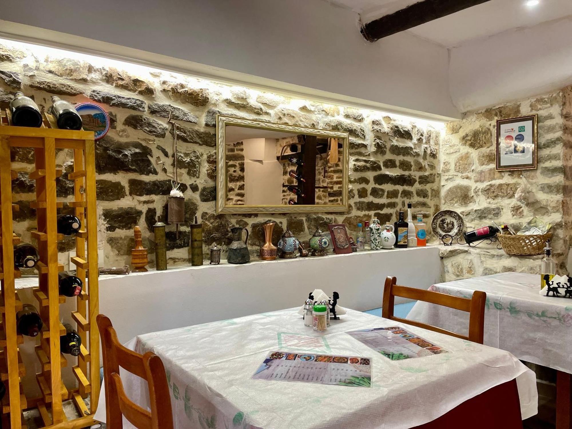 Restaurant & Guest House Semani Berat Kültér fotó