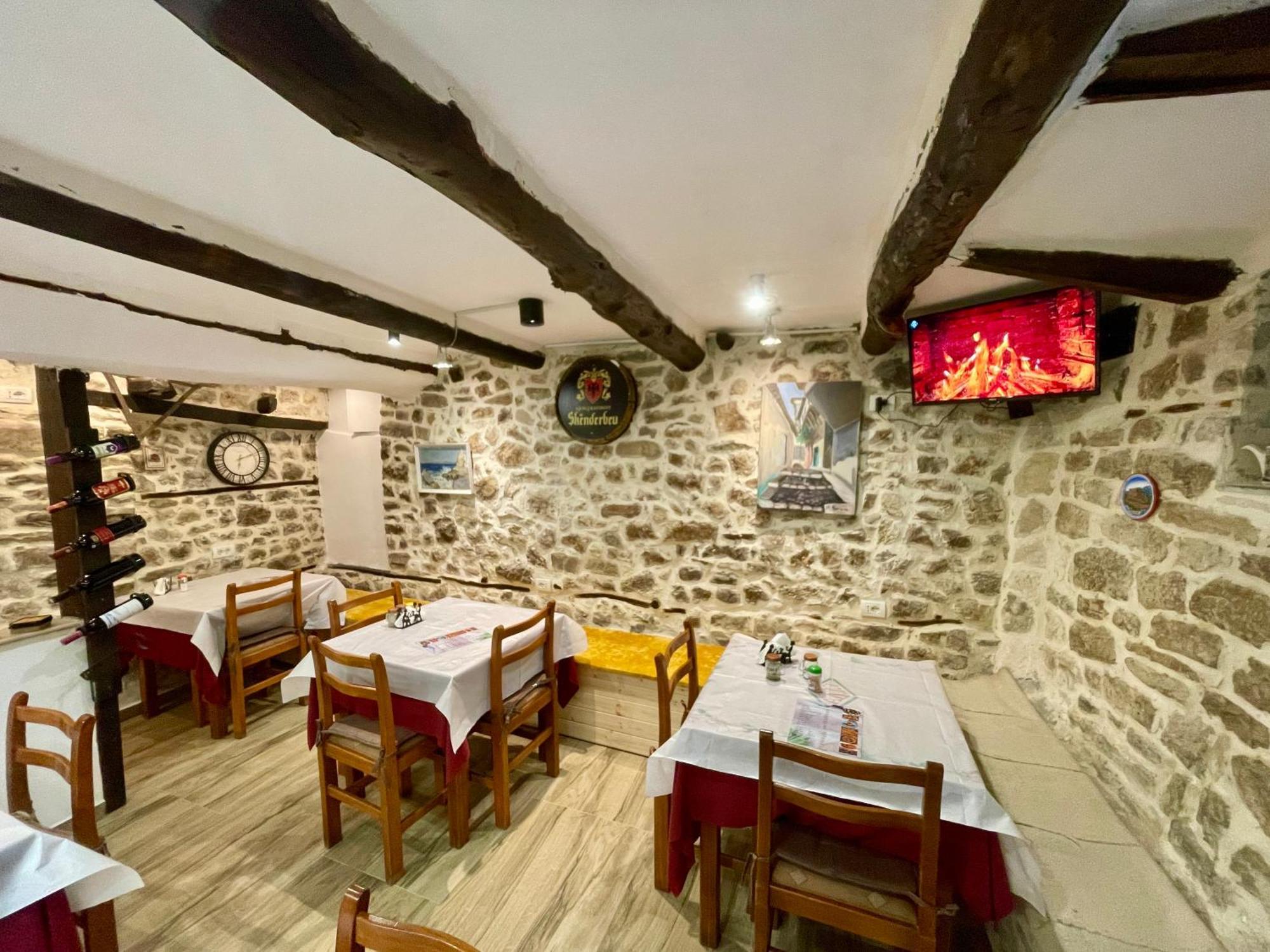 Restaurant & Guest House Semani Berat Kültér fotó